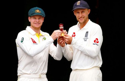 Australia's cricket team captain Steve Smith holds a replica of the Ashes urn with England's team captain Joe Root during an official event ahead of the Ashes opening Test match at the GABBA ground in Brisbane,. (REUTERS/David Gray)
